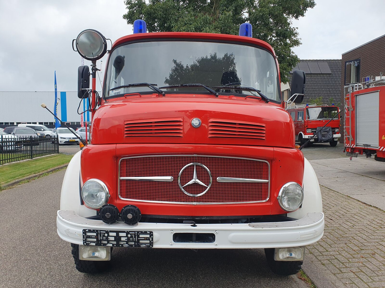 Mercedes-Benz Mercedes LAF 1113 B 4WD | 6-cilinder Turbo (Overland Camper) brandweerwagen - Camion de pompier: photos 2 Mercedes-Benz Mercedes LAF 1113 B 4WD | 6-cilinder Turbo (Overland Camper) brandweerwagen - Camion de pompier: photos 2