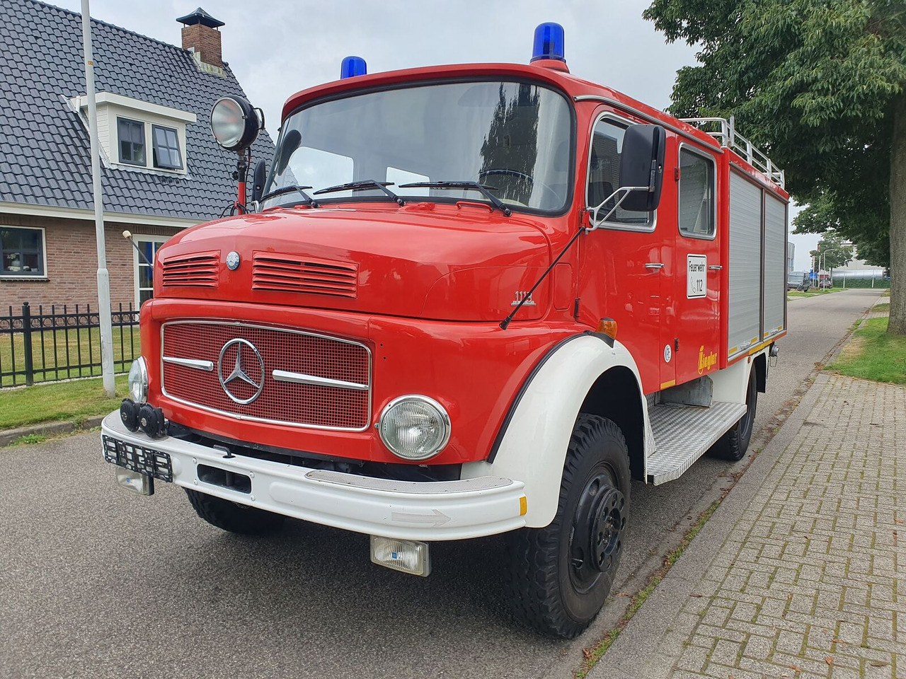 Mercedes-Benz Mercedes LAF 1113 B 4WD | 6-cilinder Turbo (Overland Camper) brandweerwagen - Camion de pompier: photos 3 Mercedes-Benz Mercedes LAF 1113 B 4WD | 6-cilinder Turbo (Overland Camper) brandweerwagen - Camion de pompier: photos 3