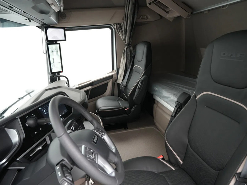 Tracteur routier neuf DAF XG 480 FT DVS LEATHER PTO-PREP B3-ALARM SILVER METALLIC (J5320MESI) VECTO 2: photos 18 Tracteur routier neuf DAF XG 480 FT DVS LEATHER PTO-PREP B3-ALARM SILVER METALLIC (J5320MESI) VECTO 2: photos 18