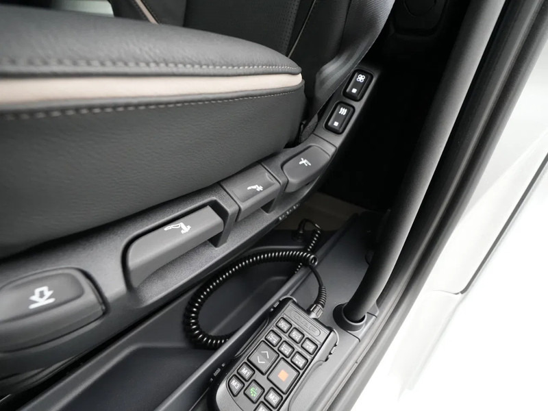 Tracteur routier neuf DAF XG 480 FT DVS LEATHER PTO-PREP B3-ALARM SILVER METALLIC (J5320MESI) VECTO 2: photos 17 Tracteur routier neuf DAF XG 480 FT DVS LEATHER PTO-PREP B3-ALARM SILVER METALLIC (J5320MESI) VECTO 2: photos 17