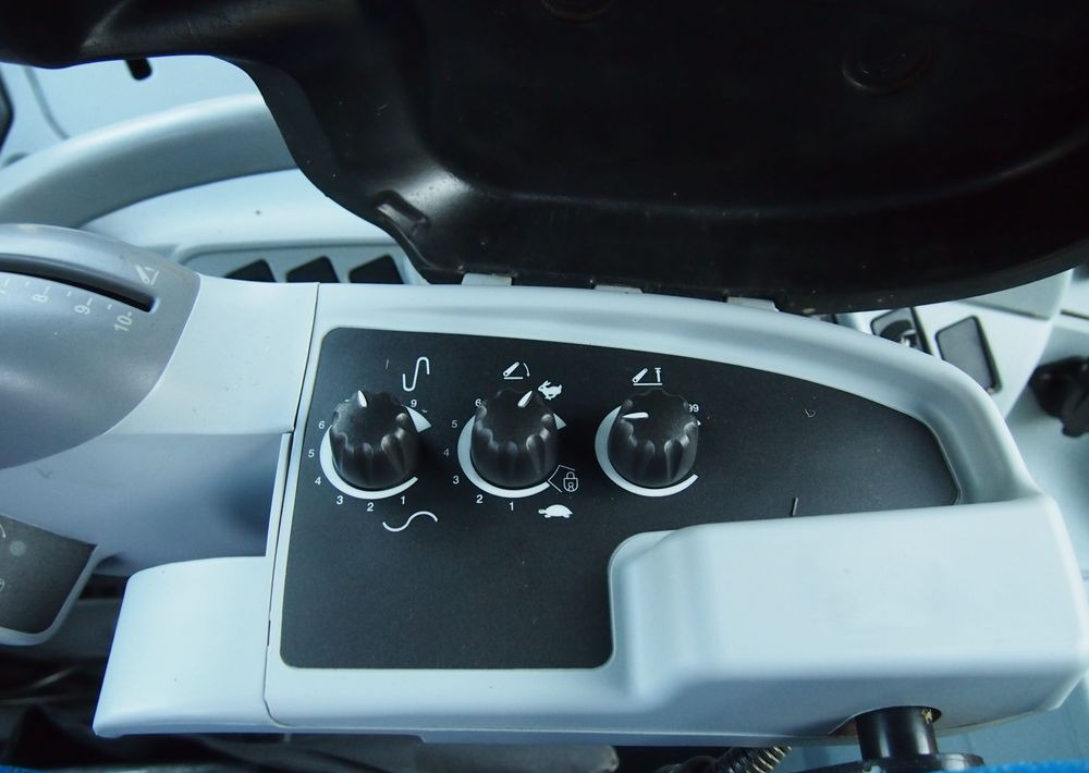 Tracteur agricole Ciągnik New Holland NH T6.140 2016 New Holland z Ładowaczem czołowym TUR: photos 6 Tracteur agricole Ciągnik New Holland NH T6.140 2016 New Holland z Ładowaczem czołowym TUR: photos 6