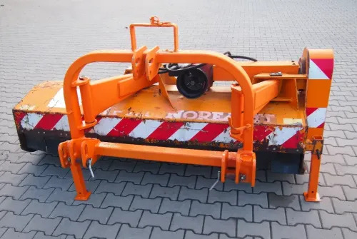 Kosiarka bijakowa 2M 2005 Szerokość robocza 2m - Broyeur à axe horizontal: photos 1 Kosiarka bijakowa 2M 2005 Szerokość robocza 2m - Broyeur à axe horizontal: photos 1