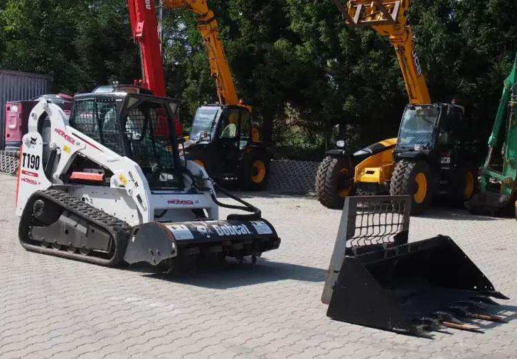 Miniładowarka Bobcat T190 2012 - Mini chargeuse: photos 2 Miniładowarka Bobcat T190 2012 - Mini chargeuse: photos 2