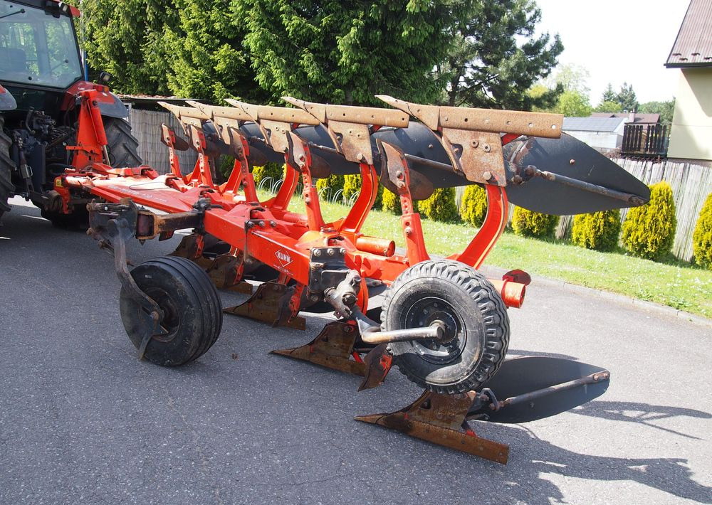 Pług obrotowy Kuhn Kuhn Vari-Master 150 4+1 Pług obracany Kuhn Vari-Master 150 4+1 - Charrue: photos 4 Pług obrotowy Kuhn Kuhn Vari-Master 150 4+1 Pług obracany Kuhn Vari-Master 150 4+1 - Charrue: photos 4