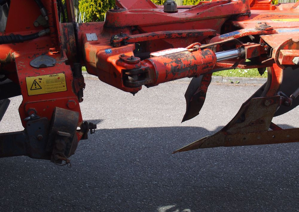 Pług obrotowy Kuhn Kuhn Vari-Master 150 4+1 Pług obracany Kuhn Vari-Master 150 4+1 - Charrue: photos 3 Pług obrotowy Kuhn Kuhn Vari-Master 150 4+1 Pług obracany Kuhn Vari-Master 150 4+1 - Charrue: photos 3