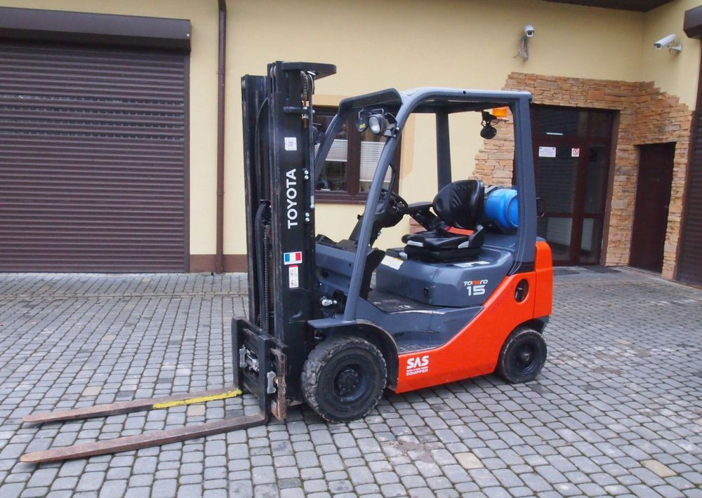 Wózek widłowy Toyota 8FGF15 2018 TRIPLEX system SAS (blokowanie tylnej osi) - Chariot élévateur à gaz: photos 1 Wózek widłowy Toyota 8FGF15 2018 TRIPLEX system SAS (blokowanie tylnej osi) - Chariot élévateur à gaz: photos 1