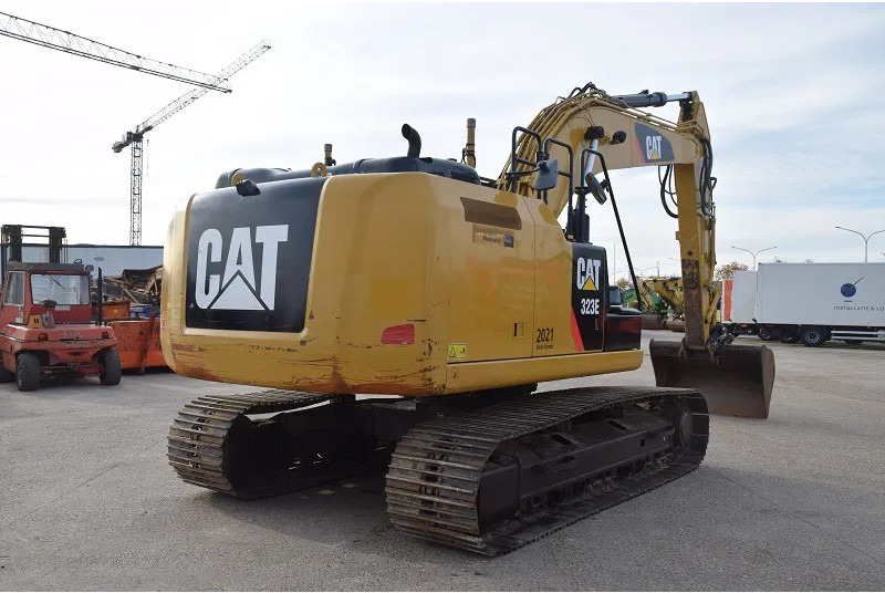Caterpillar 323E-stock id2 - Pelle sur chenille: photos 3 Caterpillar 323E-stock id2 - Pelle sur chenille: photos 3