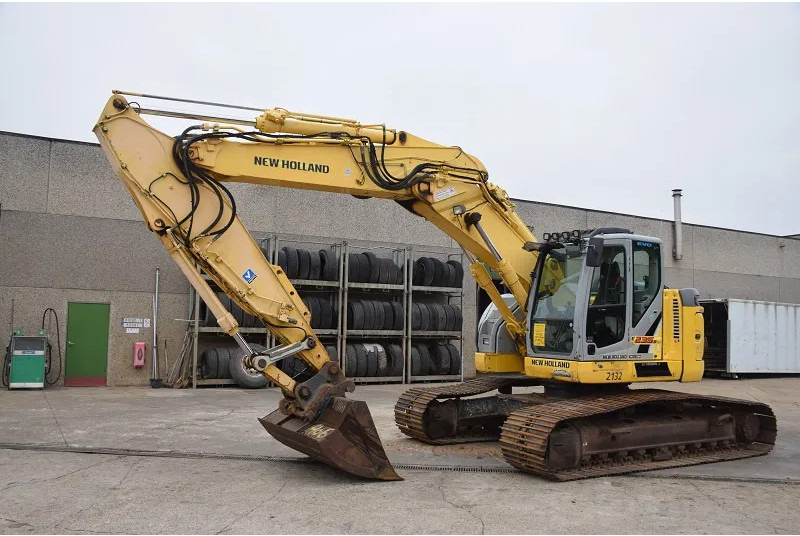 New Holland Kobelco E235B SR-LCT - Pelle sur chenille: photos 4 New Holland Kobelco E235B SR-LCT - Pelle sur chenille: photos 4