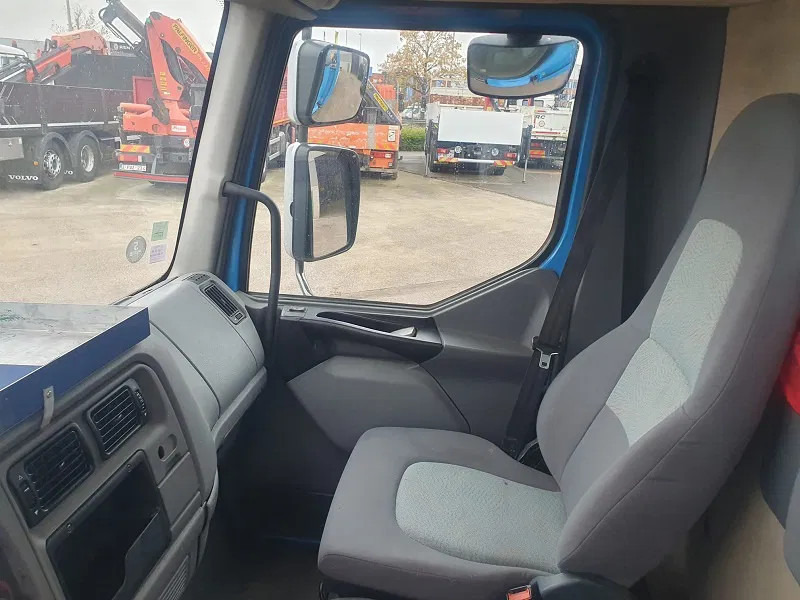 Renault DCi 220 - Camion grue: photos 5 Renault DCi 220 - Camion grue: photos 5