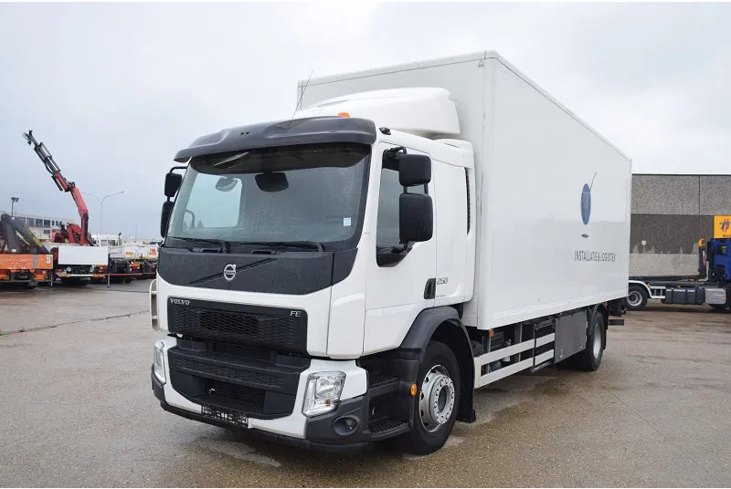 Volvo FE 250 - Camion fourgon: photos 2 Volvo FE 250 - Camion fourgon: photos 2