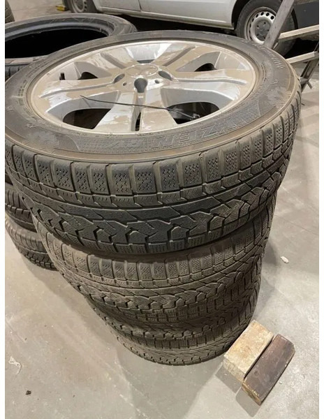 Kumho Kumho banden met Mercedes velgen 255/50 R19 107V - Pneus et jantes pour Voiture: photos 1 Kumho Kumho banden met Mercedes velgen 255/50 R19 107V - Pneus et jantes pour Voiture: photos 1