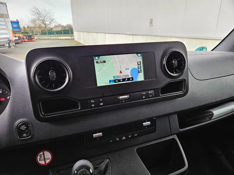 Mercedes-Benz Sprinter 317 L2H2*Achteruitrijcamera*360°camera*Zetelverwarming* - Fourgon utilitaire: photos 5 Mercedes-Benz Sprinter 317 L2H2*Achteruitrijcamera*360°camera*Zetelverwarming* - Fourgon utilitaire: photos 5