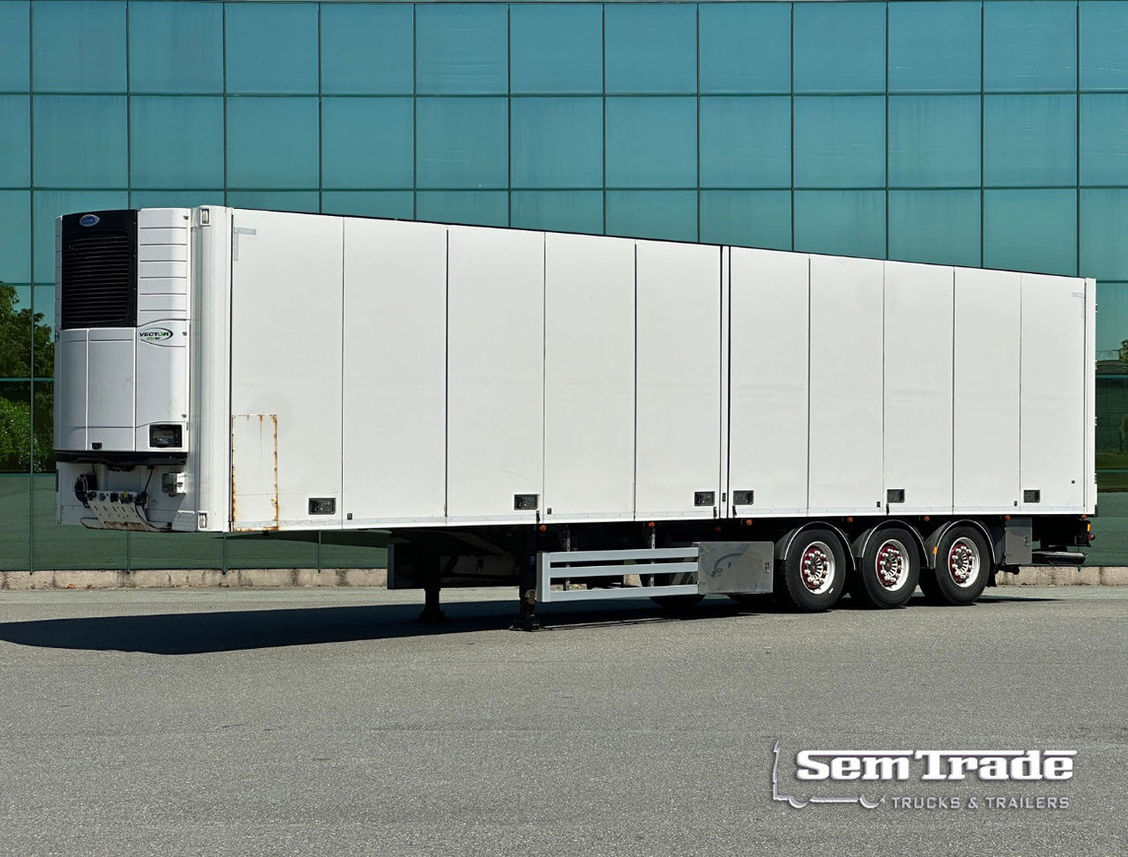 Ekeri 3-AS Multi Temp 1335 x 250 x 271 CM Inside Tail Lift - Semi-remorque frigorifique: photos 1 Ekeri 3-AS Multi Temp 1335 x 250 x 271 CM Inside Tail Lift - Semi-remorque frigorifique: photos 1