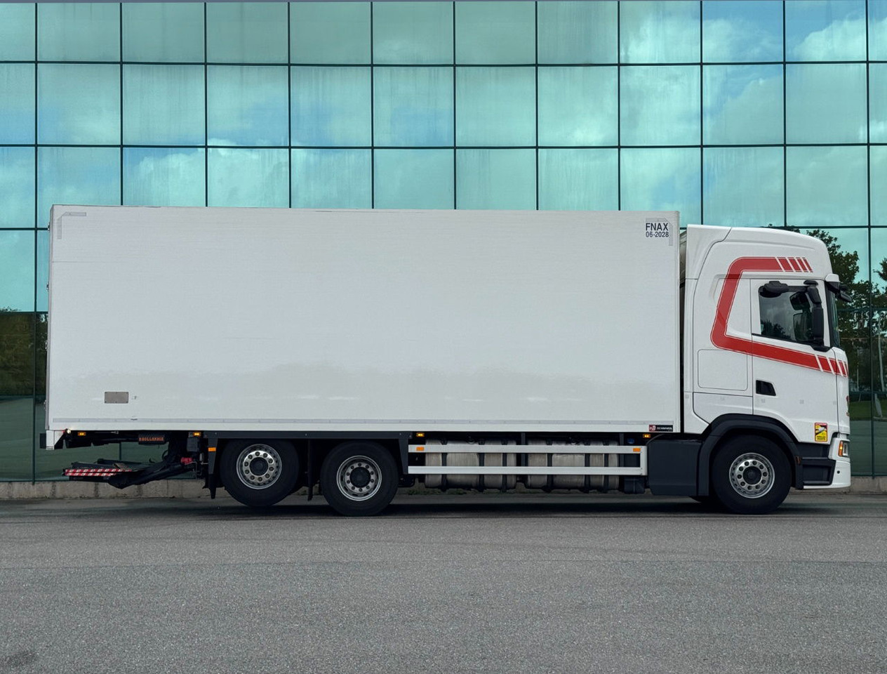 Scania S500 6X2 Retarder 815 x 250 x 275 CM Inside TOP Condition Holland Truck - Camion frigorifique: photos 4 Scania S500 6X2 Retarder 815 x 250 x 275 CM Inside TOP Condition Holland Truck - Camion frigorifique: photos 4