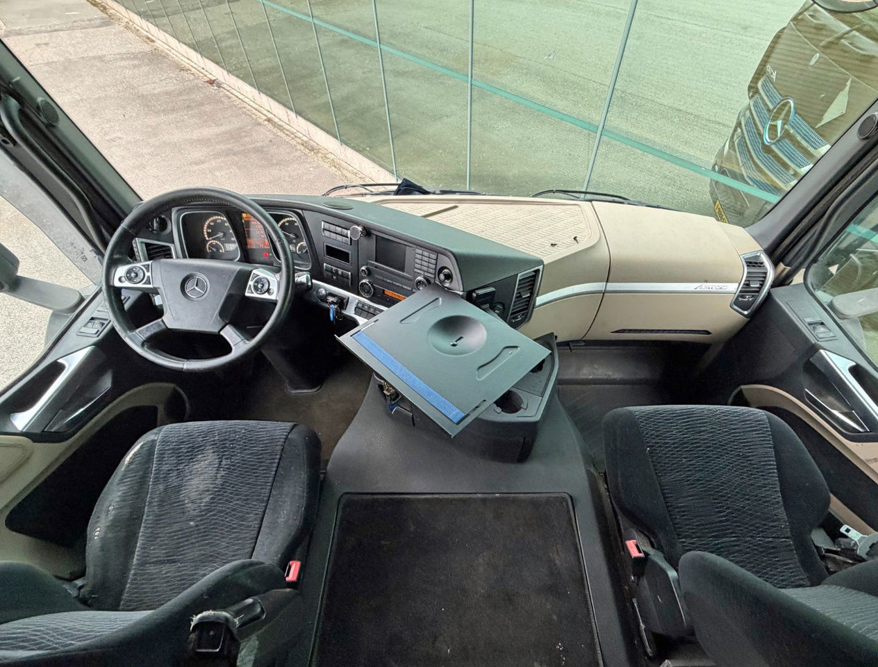 Tracteur routier Mercedes-Benz Actros 2542 Euro 6 Full Spoiler 886.000 KM Holland-Truck: photos 9 Tracteur routier Mercedes-Benz Actros 2542 Euro 6 Full Spoiler 886.000 KM Holland-Truck: photos 9