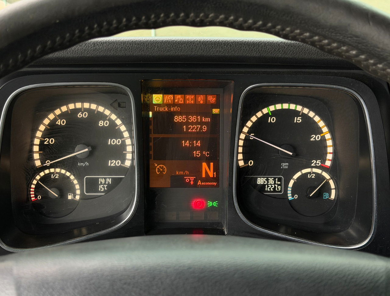 Tracteur routier Mercedes-Benz Actros 2542 Euro 6 Full Spoiler 886.000 KM Holland-Truck: photos 12 Tracteur routier Mercedes-Benz Actros 2542 Euro 6 Full Spoiler 886.000 KM Holland-Truck: photos 12