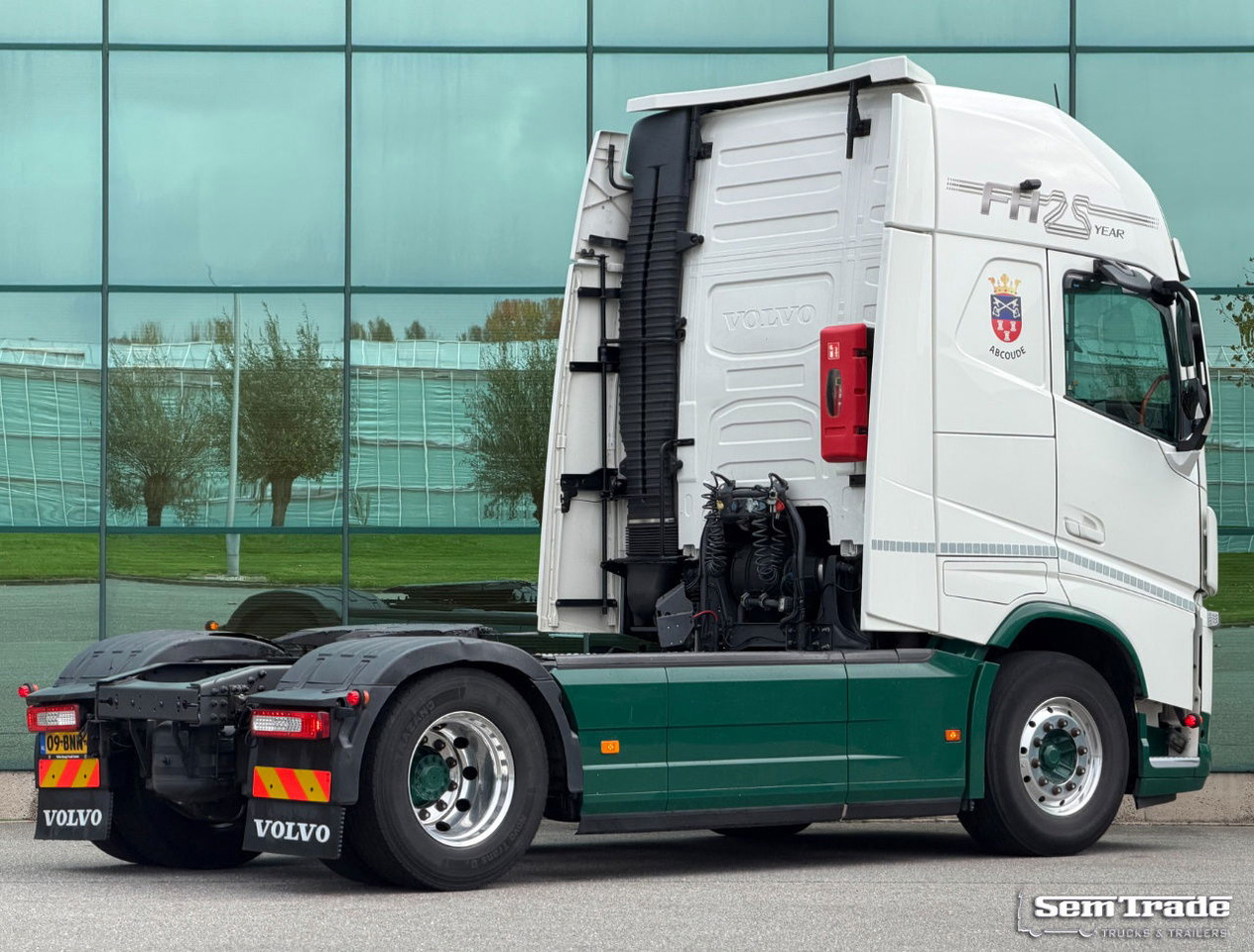 Volvo FH 13.460 I-Park Cool 25 Years Edition 2X Tanks NEW Clutch NEW Brakes Super Condition - Tracteur routier: photos 4 Volvo FH 13.460 I-Park Cool 25 Years Edition 2X Tanks NEW Clutch NEW Brakes Super Condition - Tracteur routier: photos 4