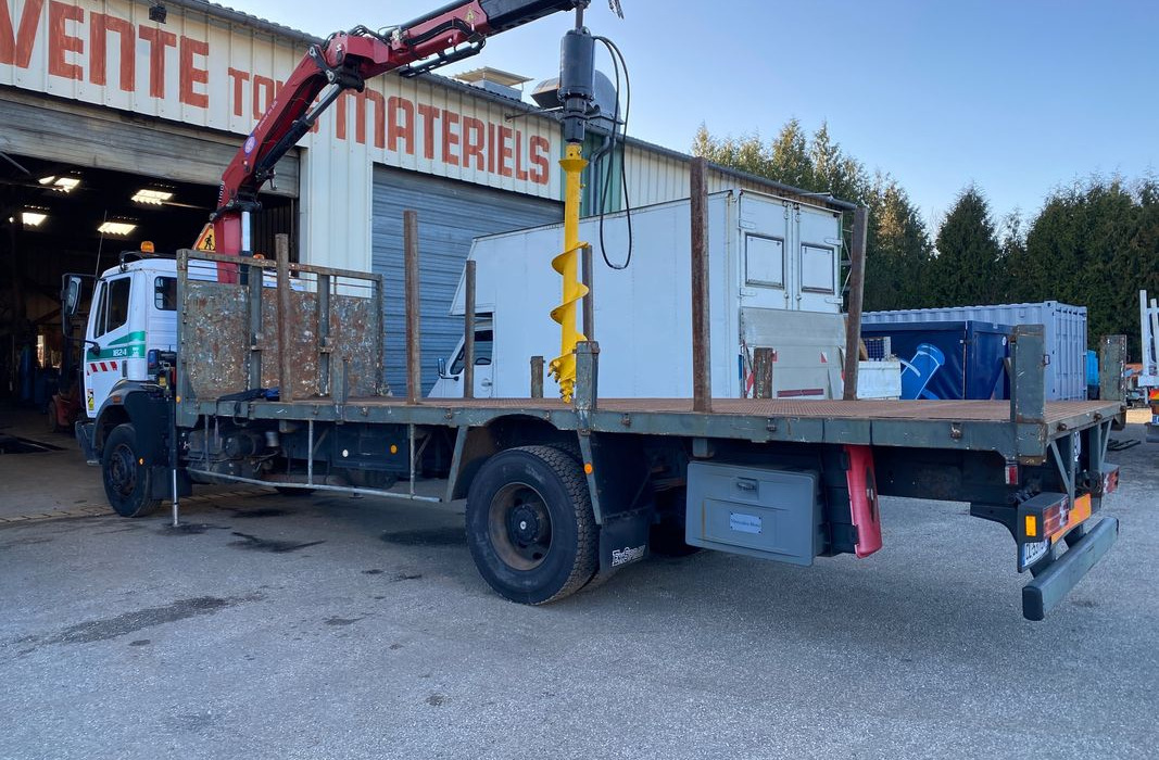 Camion tarieres Plantation Poteaux France Telecom - Camion plateau, Camion grue: photos 5 Camion tarieres Plantation Poteaux France Telecom - Camion plateau, Camion grue: photos 5