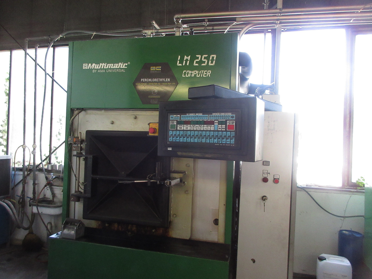 AMA Universal Multimatic LM 250 Computer Entfettungsanlage mit PER Perchlorethylen - Machine-outil: photos 3 AMA Universal Multimatic LM 250 Computer Entfettungsanlage mit PER Perchlorethylen - Machine-outil: photos 3