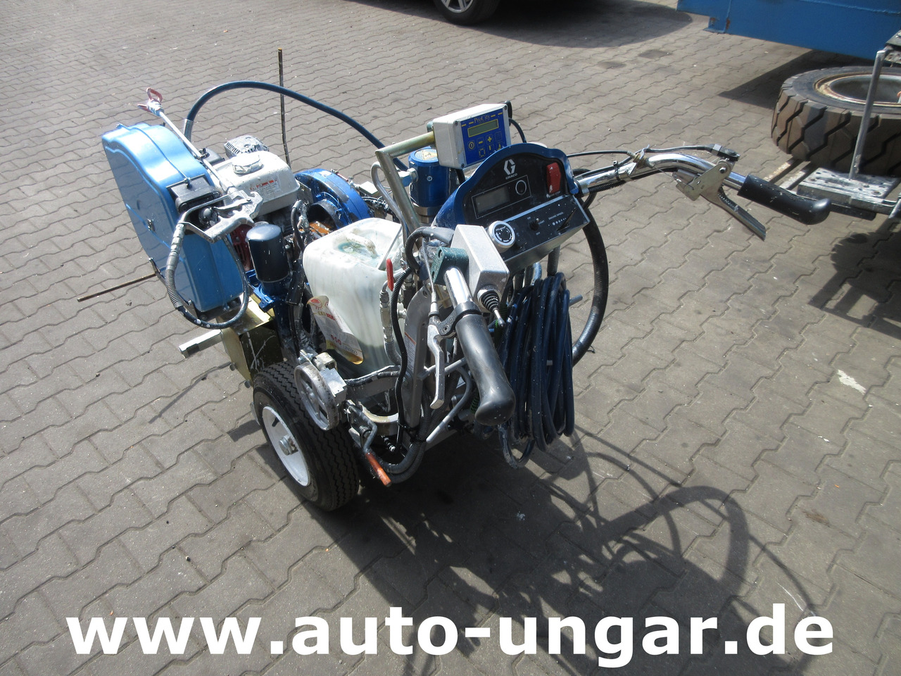 Graco 200 HS Aximum Citadine 75H Bj 13 Airless Roadmarking Striper Markiermaschine - Travaux routiers: photos 2 Graco 200 HS Aximum Citadine 75H Bj 13 Airless Roadmarking Striper Markiermaschine - Travaux routiers: photos 2