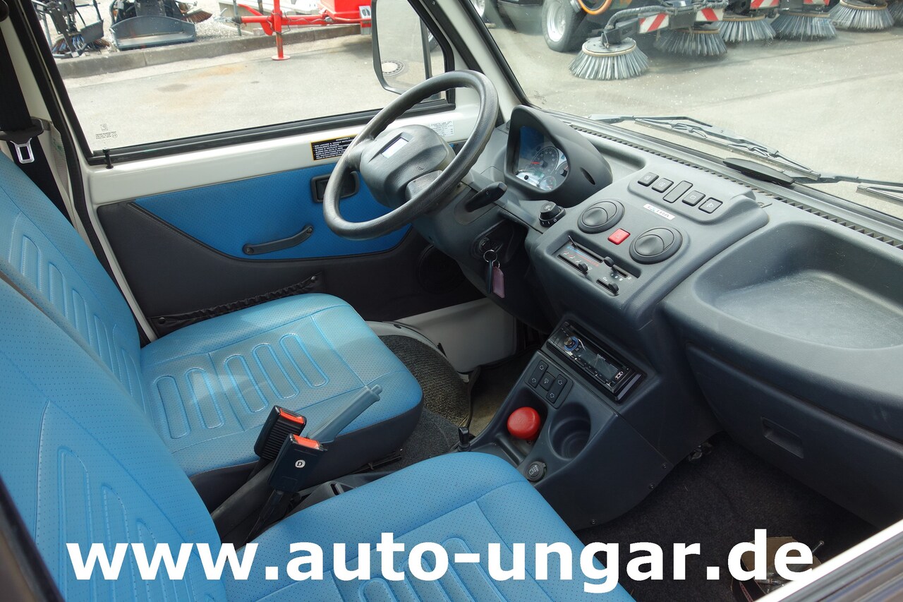 Photo d'intérieur 1: Fourgonnette, Utilitaire électrique Piaggio Porter Electric Extra Kastenwagen Elektro Dachträger Photo d'intérieur 1: Fourgonnette, Utilitaire électrique Piaggio Porter Electric Extra Kastenwagen Elektro Dachträger