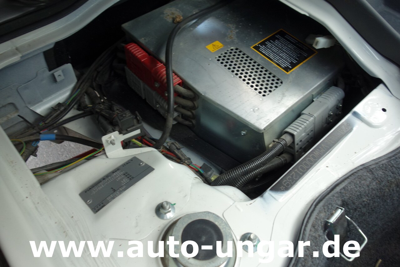 Fourgonnette, Utilitaire électrique Piaggio Porter Electric Extra Kastenwagen Elektro Dachträger: photos 17 Fourgonnette, Utilitaire électrique Piaggio Porter Electric Extra Kastenwagen Elektro Dachträger: photos 17