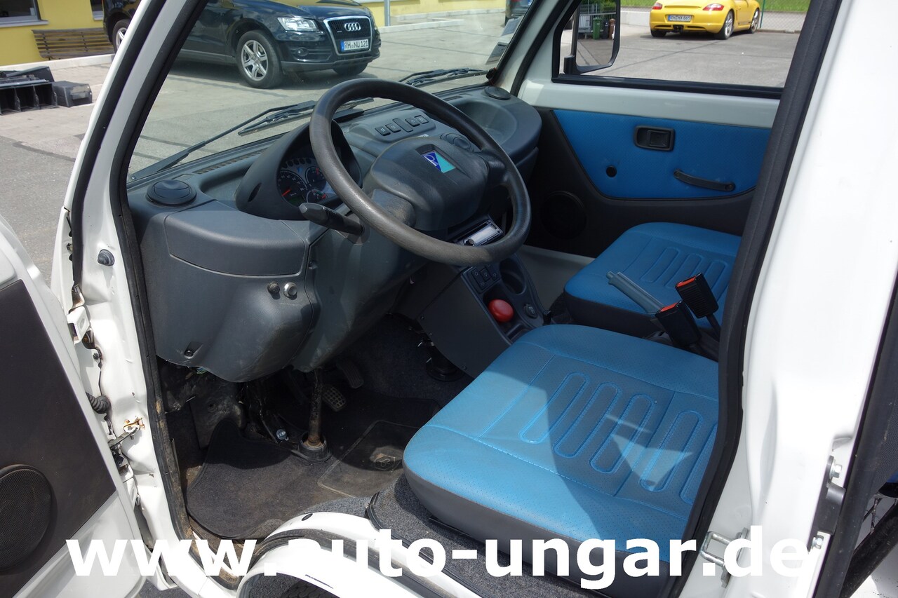 Photo d'intérieur 2: Fourgonnette, Utilitaire électrique Piaggio Porter Electric Extra Kastenwagen Elektro Dachträger Photo d'intérieur 2: Fourgonnette, Utilitaire électrique Piaggio Porter Electric Extra Kastenwagen Elektro Dachträger