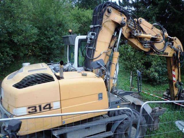Liebherr A 314 - Pelle sur pneus: photos 4 Liebherr A 314 - Pelle sur pneus: photos 4