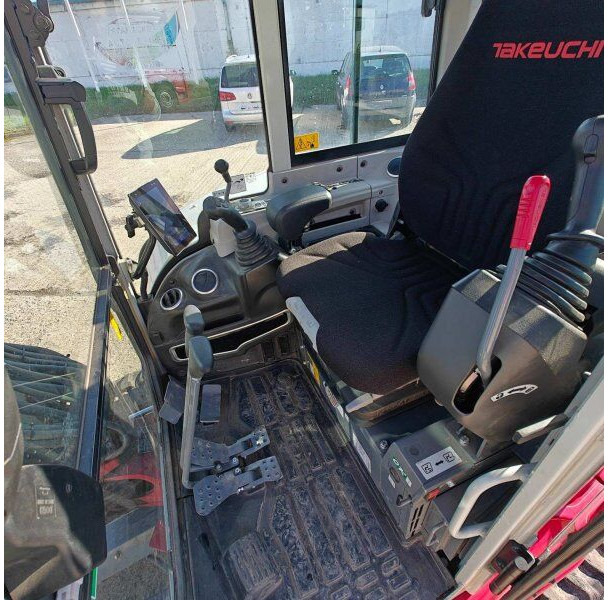 Takeuchi TB 335 R - Mini pelle: photos 5 Takeuchi TB 335 R - Mini pelle: photos 5