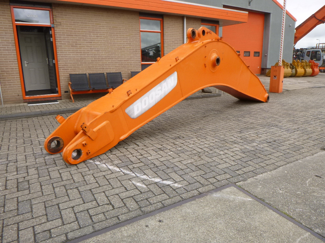 DOOSAN DX480/DX520/DX530 - Flèche pour Pelle: photos 2 DOOSAN DX480/DX520/DX530 - Flèche pour Pelle: photos 2