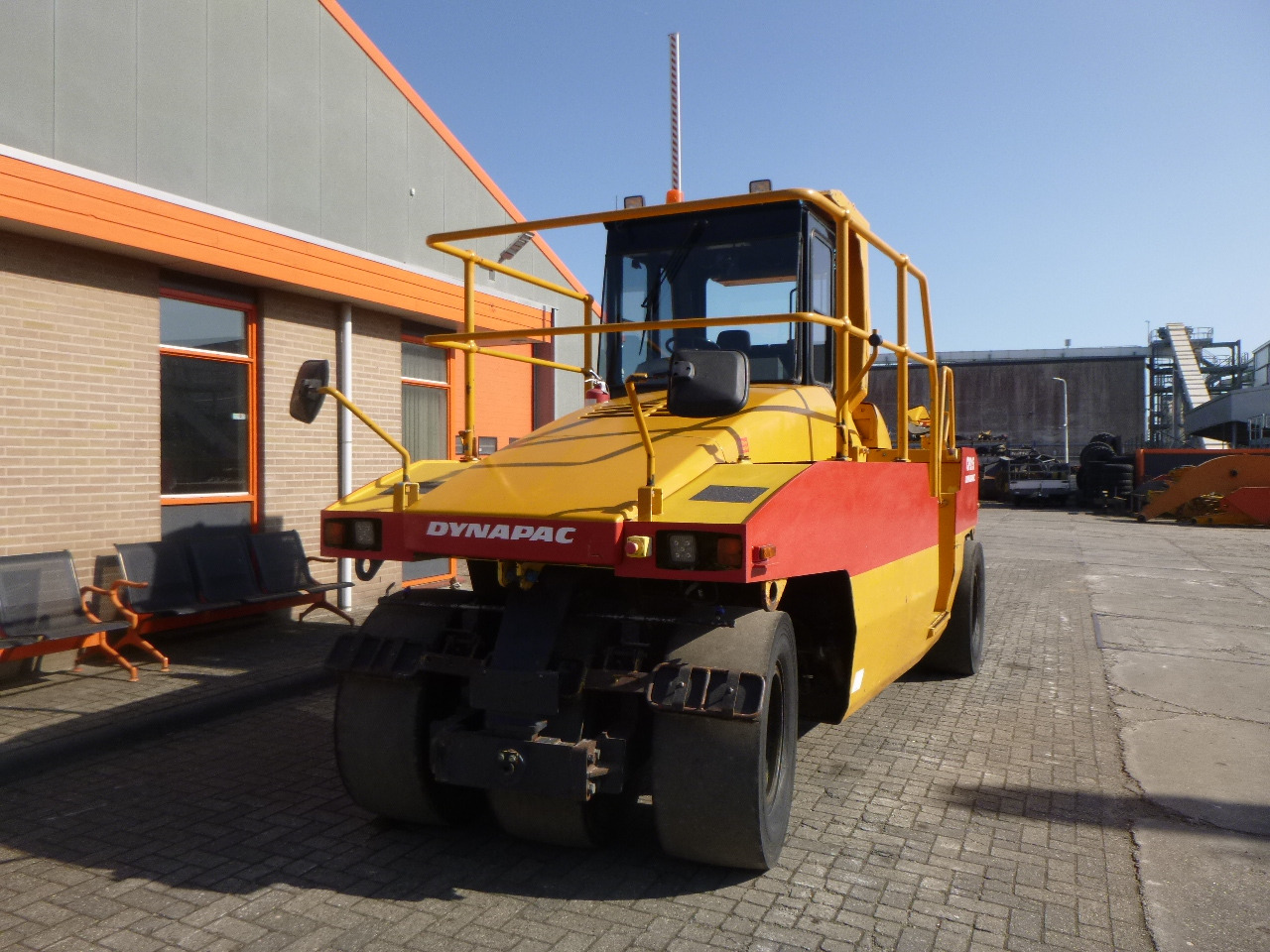 Compacteur à pneus DYNAPAC CP215(HITACHI): photos 7
