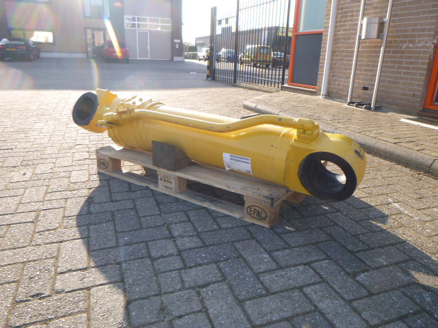 KOMATSU WA600 - Vérin hydraulique pour Chargeuse sur pneus: photos 5 KOMATSU WA600 - Vérin hydraulique pour Chargeuse sur pneus: photos 5