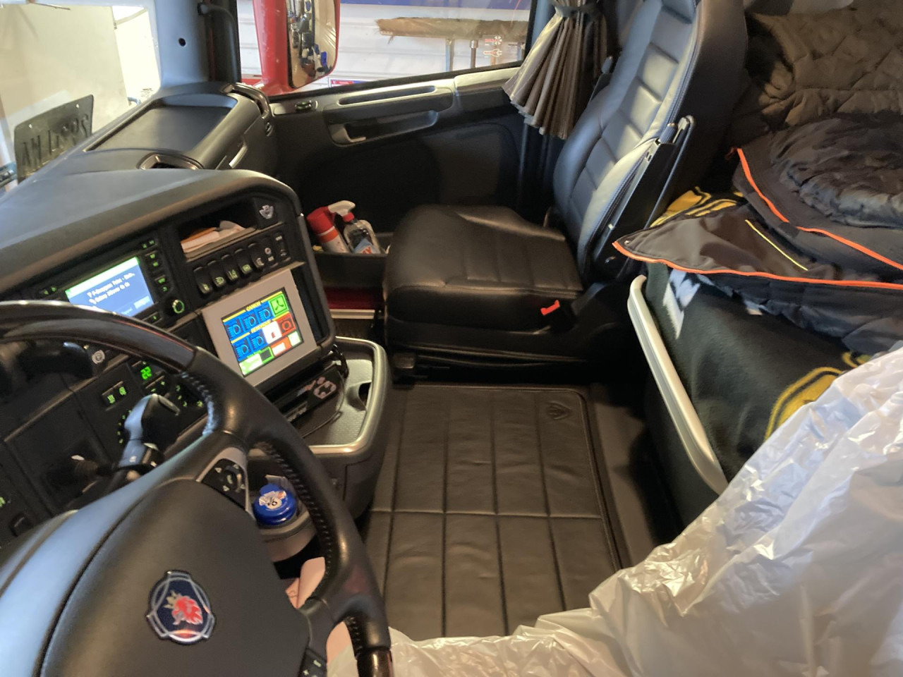 Châssis cabine SCANIA porteur + grue AR cabine: photos 7