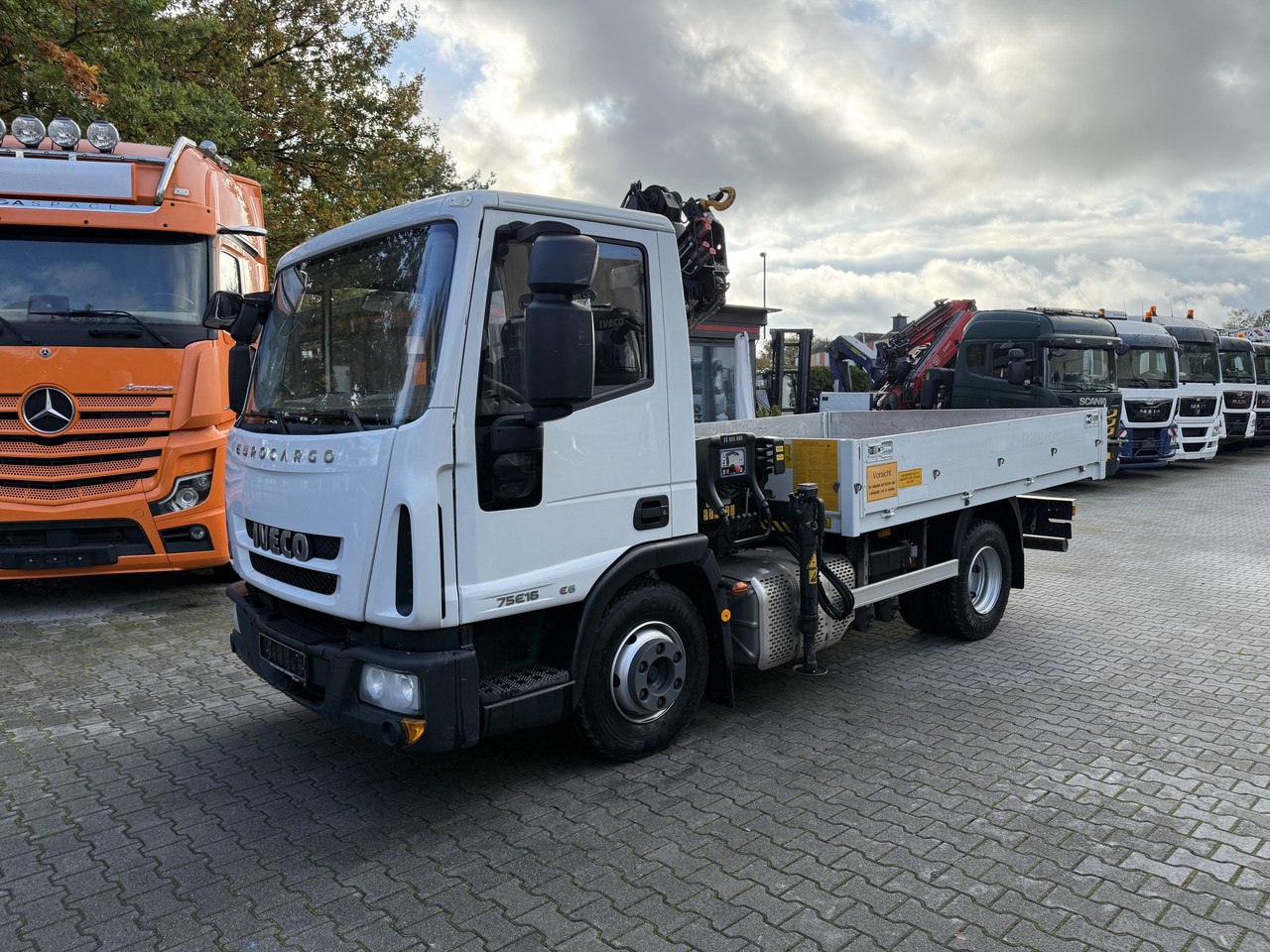 Iveco EuroCargo 75E16 Kran Hiab 055-2 - Camion plateau, Camion grue: photos 1 Iveco EuroCargo 75E16 Kran Hiab 055-2 - Camion plateau, Camion grue: photos 1