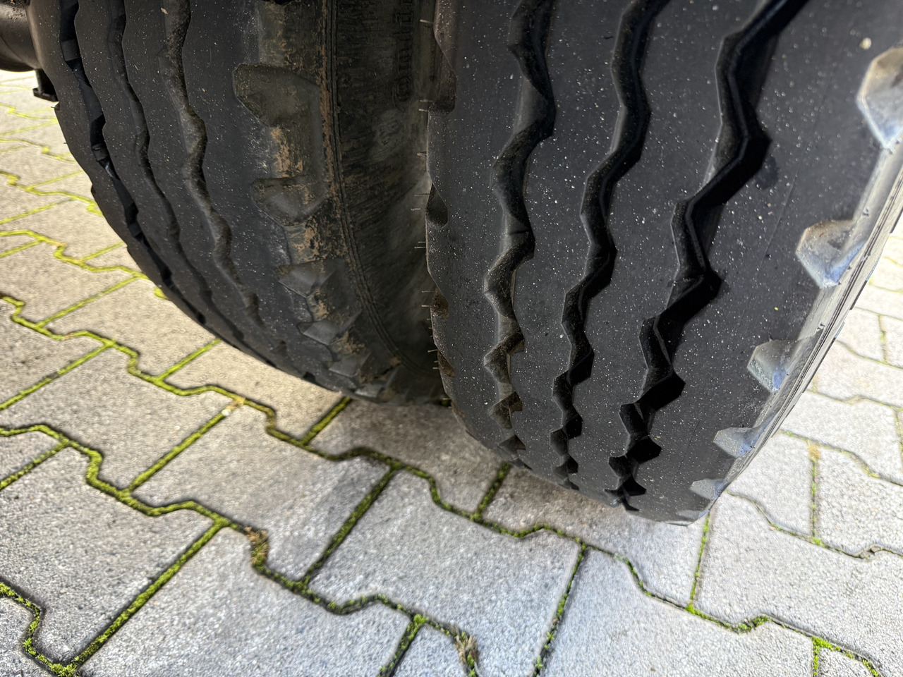 Iveco EuroCargo 75E16 Kran Hiab 055-2 - Camion plateau, Camion grue: photos 4 Iveco EuroCargo 75E16 Kran Hiab 055-2 - Camion plateau, Camion grue: photos 4