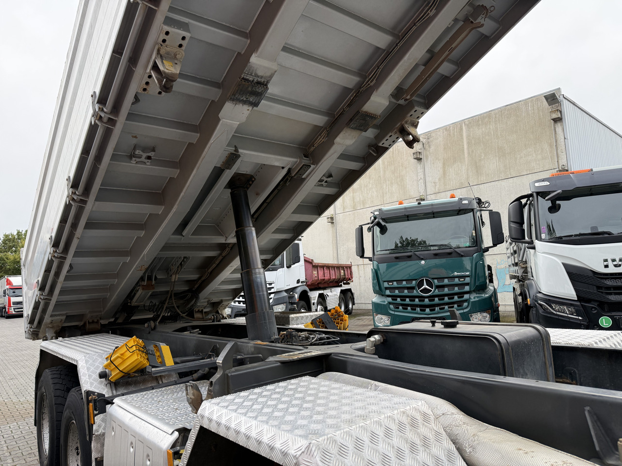 Mercedes-Benz Arocs 3246K 8X4 Meiller - Camion benne: photos 2 Mercedes-Benz Arocs 3246K 8X4 Meiller - Camion benne: photos 2