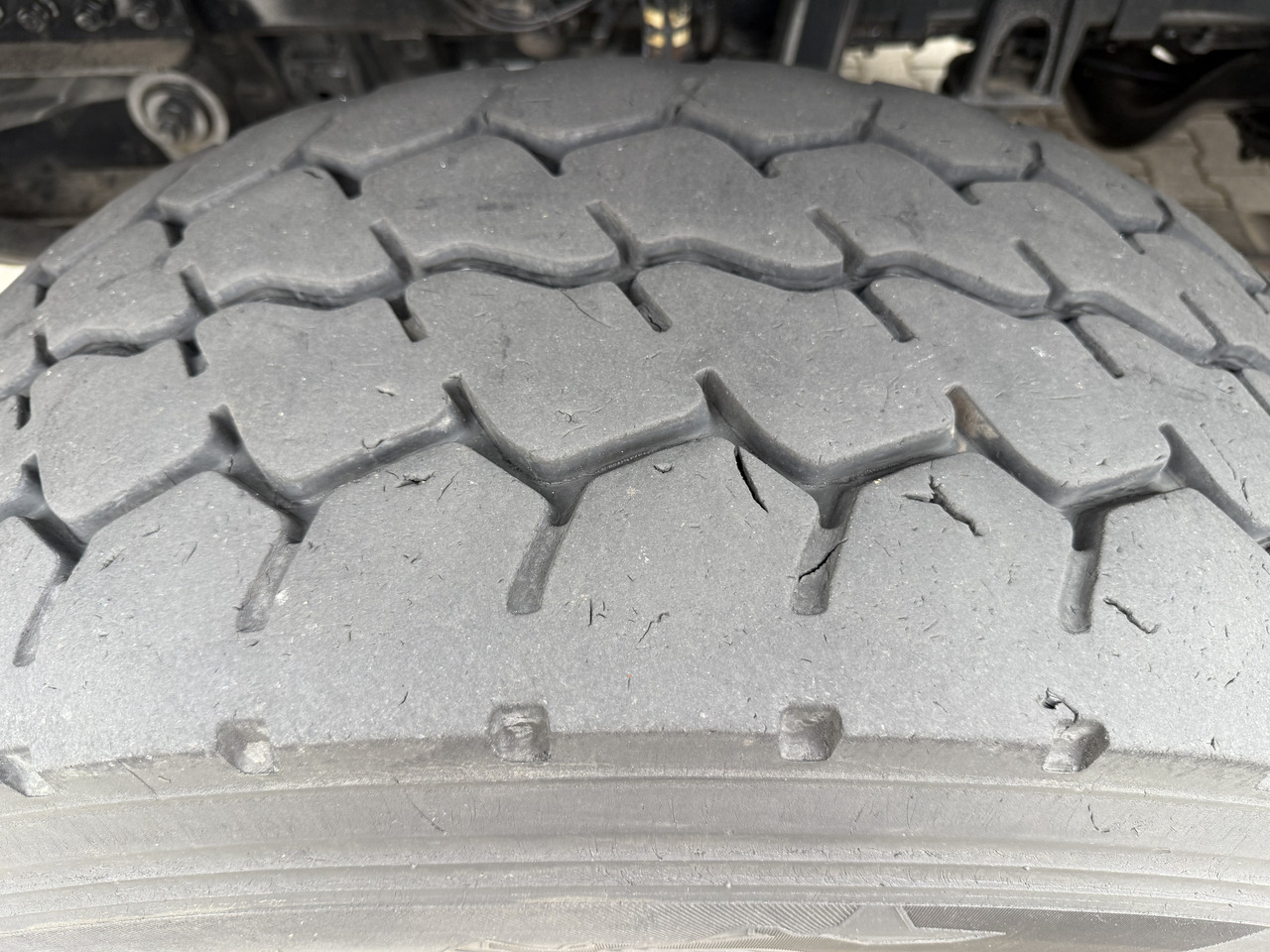 Crédit-bail de Mercedes-Benz Arocs 3251 8X4 Haken mit Kran HMF 2620 K5 Mercedes-Benz Arocs 3251 8X4 Haken mit Kran HMF 2620 K5: photos 15 Crédit-bail de Mercedes-Benz Arocs 3251 8X4 Haken mit Kran HMF 2620 K5 Mercedes-Benz Arocs 3251 8X4 Haken mit Kran HMF 2620 K5: photos 15