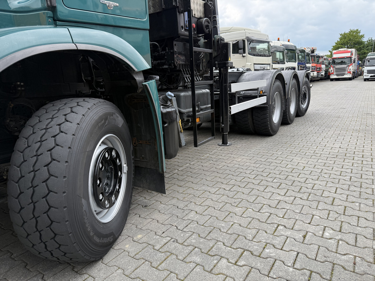 Crédit-bail de Mercedes-Benz Arocs 3251 8X4 Haken mit Kran HMF 2620 K5 Mercedes-Benz Arocs 3251 8X4 Haken mit Kran HMF 2620 K5: photos 14 Crédit-bail de Mercedes-Benz Arocs 3251 8X4 Haken mit Kran HMF 2620 K5 Mercedes-Benz Arocs 3251 8X4 Haken mit Kran HMF 2620 K5: photos 14