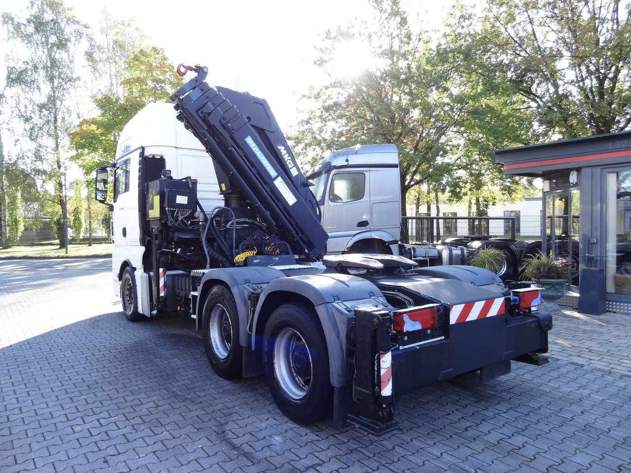 MAN TGX 33.480 6X4 Kran MKG 381 bis 20 Meter - Tracteur routier: photos 2 MAN TGX 33.480 6X4 Kran MKG 381 bis 20 Meter - Tracteur routier: photos 2
