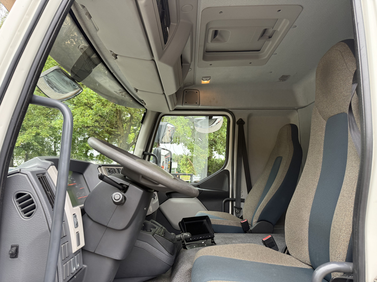 Volvo FL250.16 HMF 875 K3 - Camion plateau, Camion grue: photos 4 Volvo FL250.16 HMF 875 K3 - Camion plateau, Camion grue: photos 4