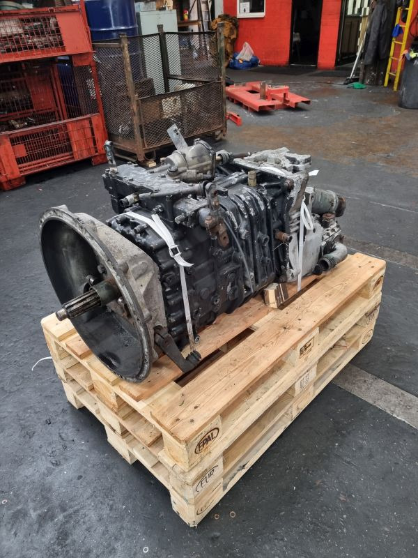 ZF 6S85 with voith Retarder Gearbox - Boîte de vitesse: photos 1 ZF 6S85 with voith Retarder Gearbox - Boîte de vitesse: photos 1