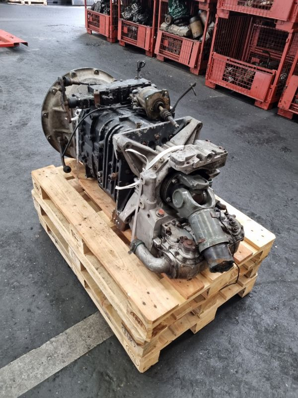 ZF 6S85 with voith Retarder Gearbox - Boîte de vitesse: photos 4 ZF 6S85 with voith Retarder Gearbox - Boîte de vitesse: photos 4