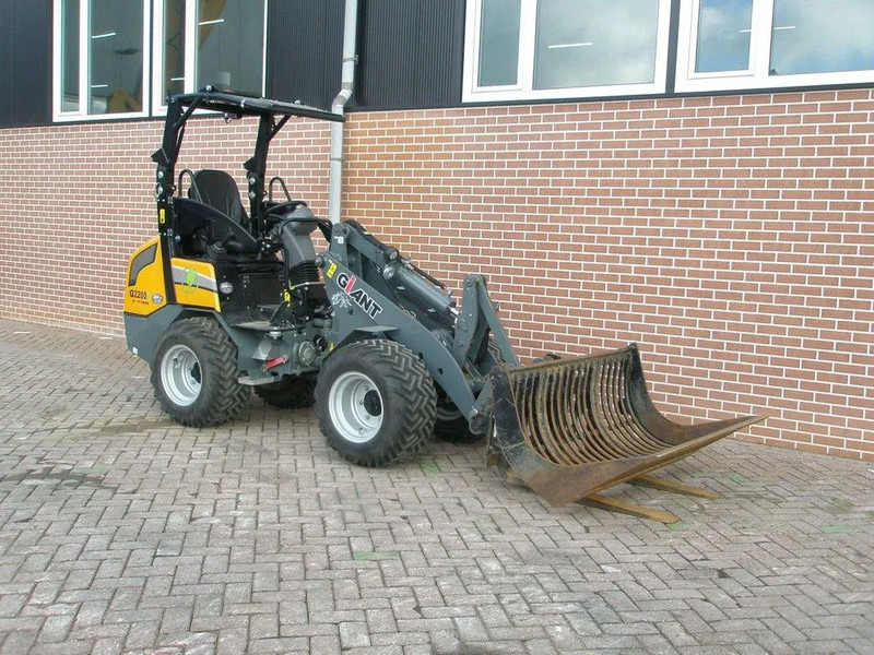 Giant G2200E - Chargeuse compacte sur chenilles: photos 4 Giant G2200E - Chargeuse compacte sur chenilles: photos 4