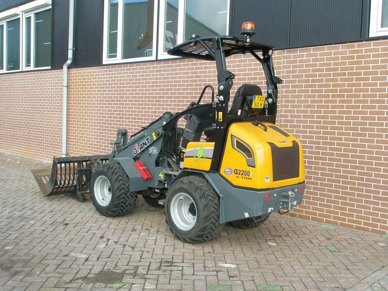 Giant G2200E - Chargeuse compacte sur chenilles: photos 2 Giant G2200E - Chargeuse compacte sur chenilles: photos 2