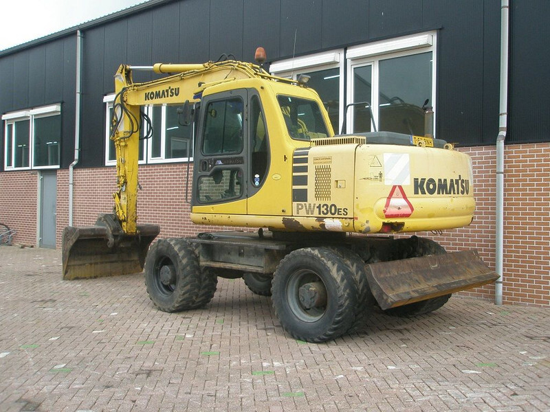 Komatsu PW 130ES-6K - Pelle sur pneus: photos 2 Komatsu PW 130ES-6K - Pelle sur pneus: photos 2