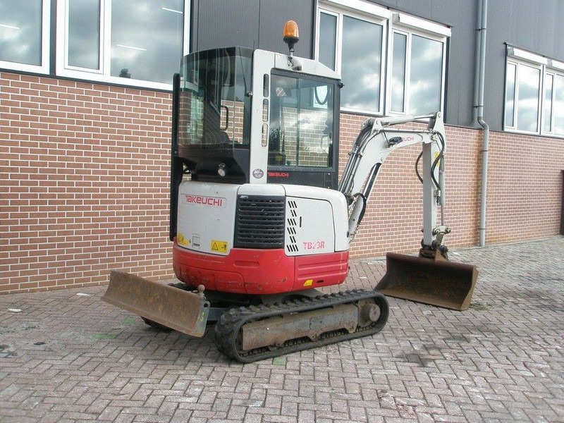 Takeuchi TB23R - Mini pelle: photos 4 Takeuchi TB23R - Mini pelle: photos 4