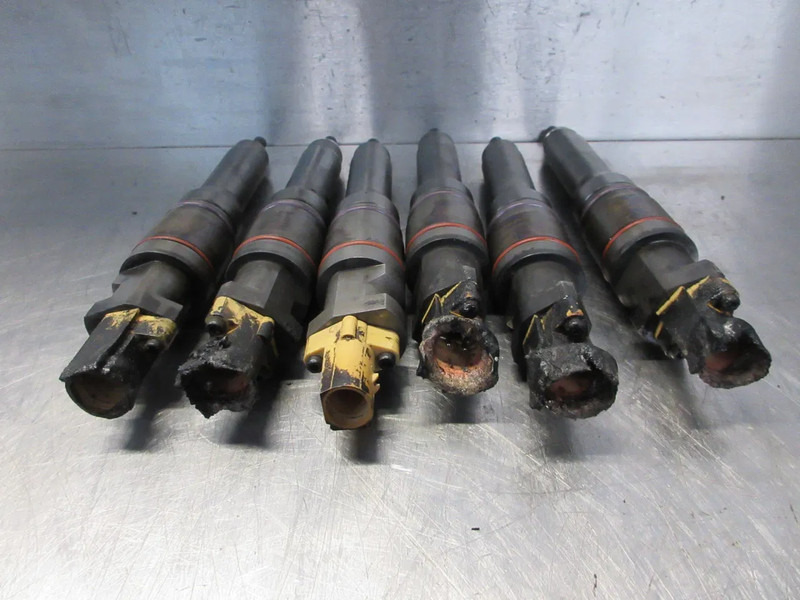 DAF 2047600 INJECTORS MET BESCHADIGING BRAND BOVE DAF 530 MODEL 2020 - Filtre à carburant pour Camion: photos 3 DAF 2047600 INJECTORS MET BESCHADIGING BRAND BOVE DAF 530 MODEL 2020 - Filtre à carburant pour Camion: photos 3