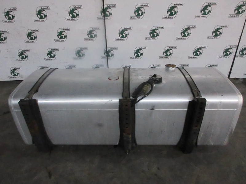 Iveco 41042845 DIESELTANK 760 LITER IVECO HI WAY MODEL 2016 EURO 6 - Réservoir de carburant pour Camion: photos 3 Iveco 41042845 DIESELTANK 760 LITER IVECO HI WAY MODEL 2016 EURO 6 - Réservoir de carburant pour Camion: photos 3
