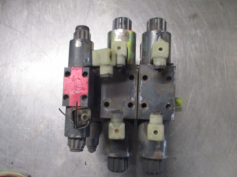 Iveco TRAKKER 410T45 400671429 POMP - Hydraulique pour Camion: photos 2 Iveco TRAKKER 410T45 400671429 POMP - Hydraulique pour Camion: photos 2