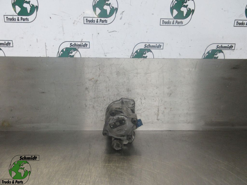 Mercedes-Benz A 936 460 18 80 / 40 80 / 61 80 STUURPOMP OM 936 LA EURO 6 - Pompe de support pour Camion: photos 1 Mercedes-Benz A 936 460 18 80 / 40 80 / 61 80 STUURPOMP OM 936 LA EURO 6 - Pompe de support pour Camion: photos 1